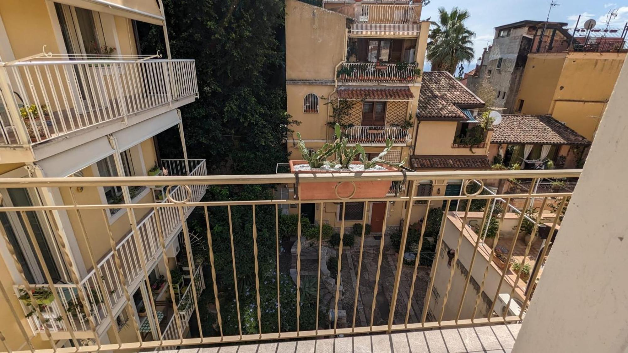 Opuntia Charming Rooms Taormina Bagian luar foto