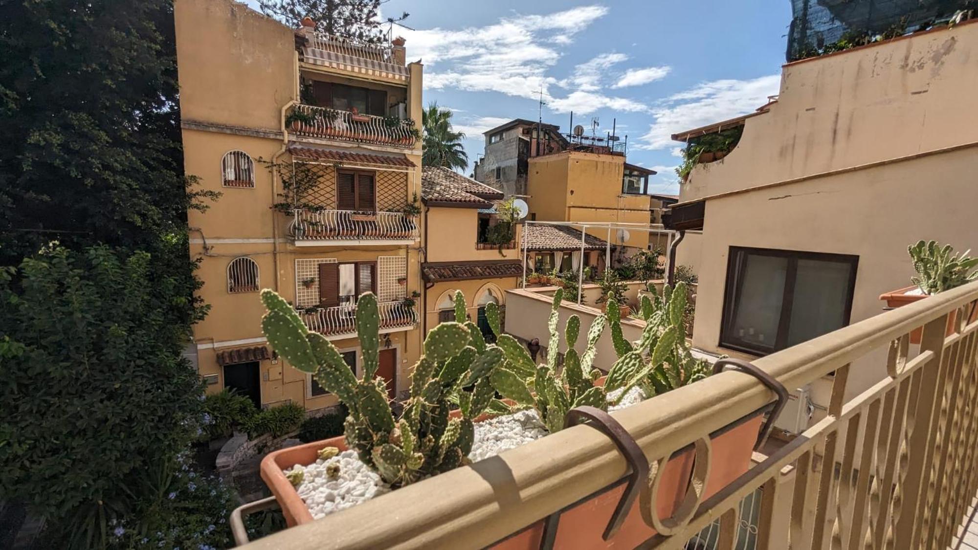 Opuntia Charming Rooms Taormina Bagian luar foto