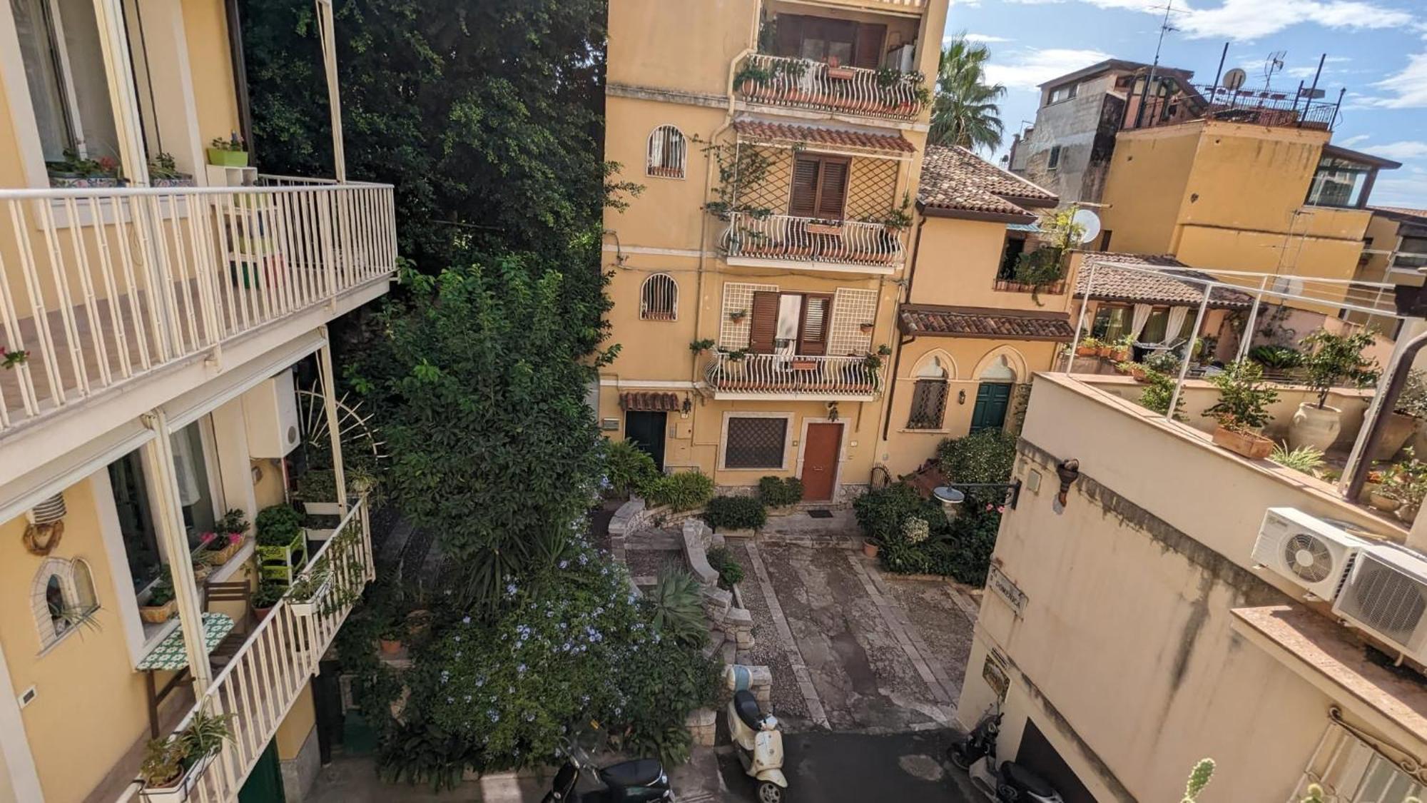 Opuntia Charming Rooms Taormina Bagian luar foto